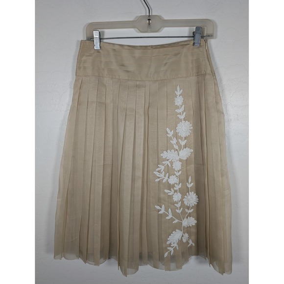 Robert Rodriguez Dresses & Skirts - Robert Rodriguez Tan Midi Skirt with White Floral Detail